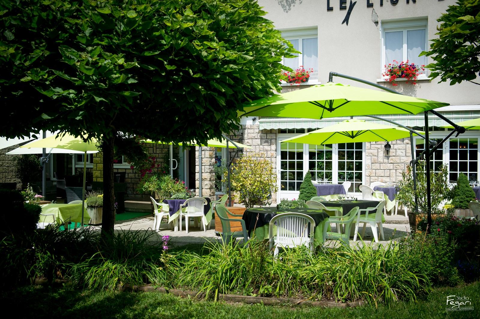 Terraced restaurant Saint-Geniez-d'Olt